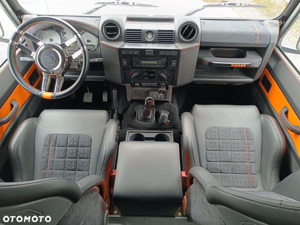 Land Rover Defender - 29