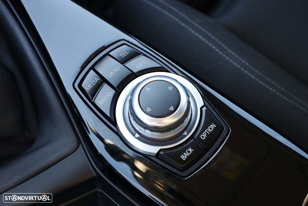 BMW 116 d Pack M - 17