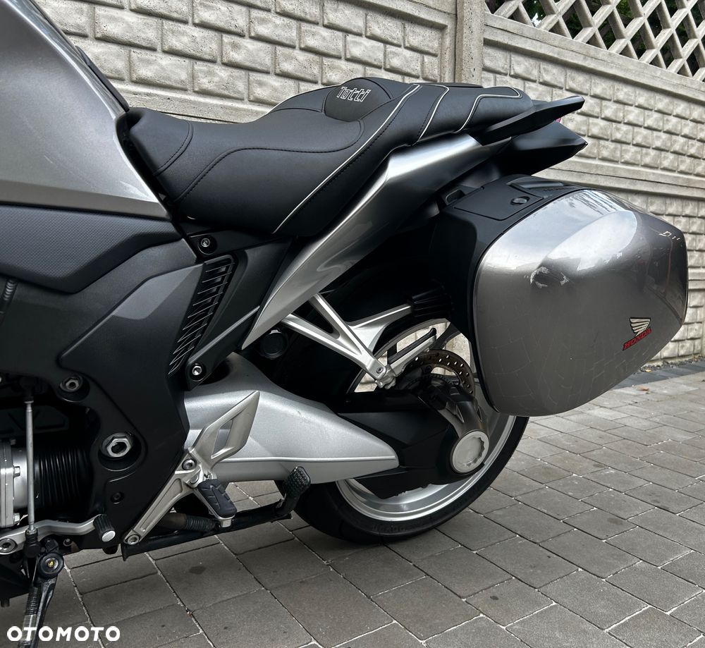 Honda VFR - 16