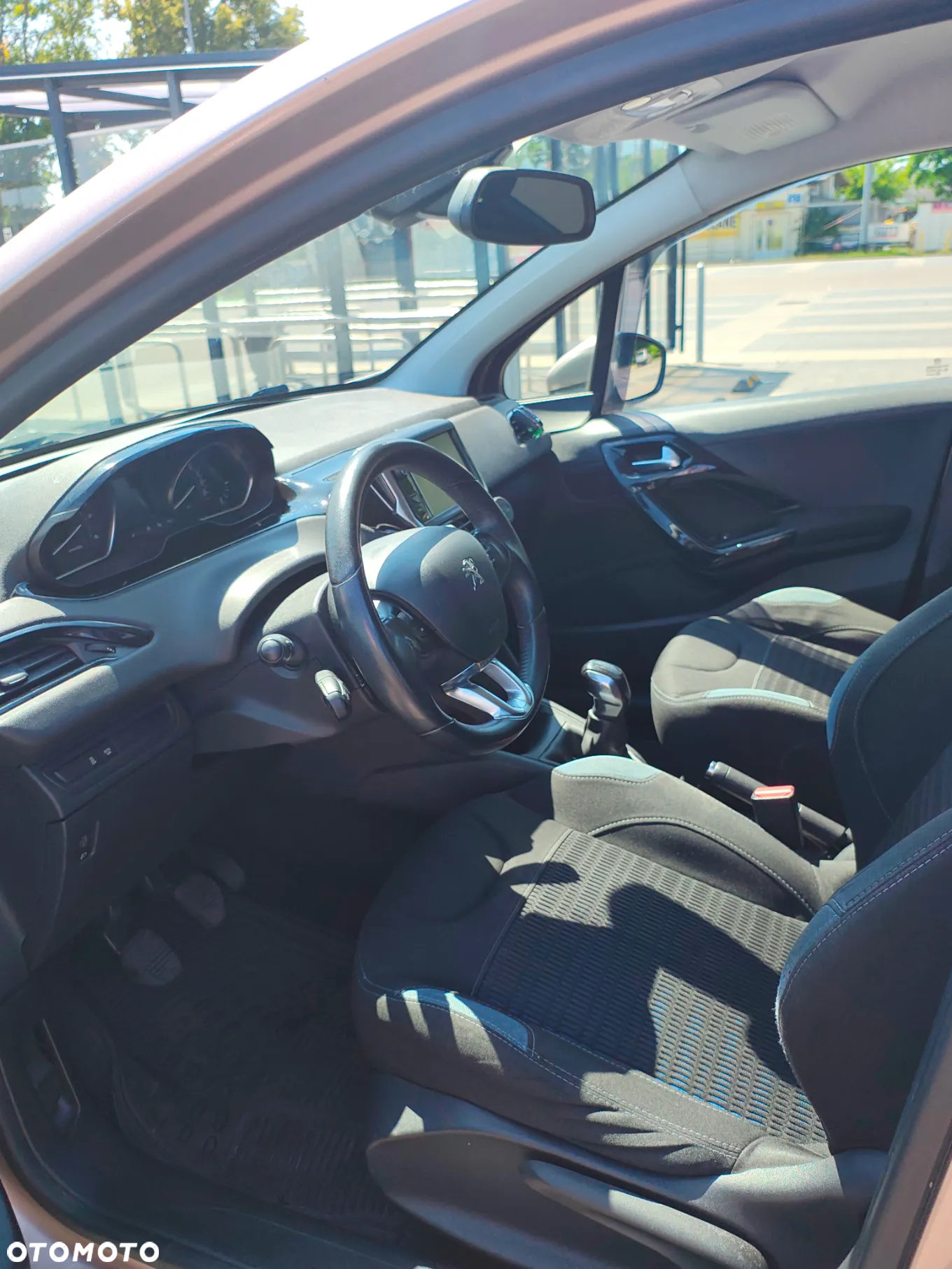 Peugeot 208 - 17