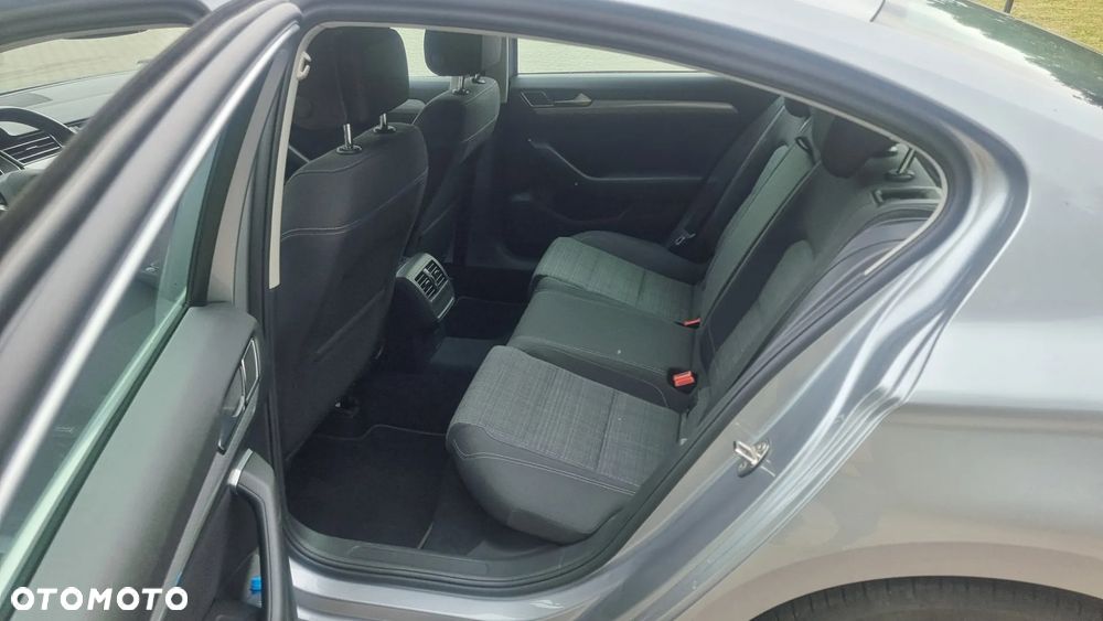 Volkswagen Passat 1.5 TSI EVO Business - 10