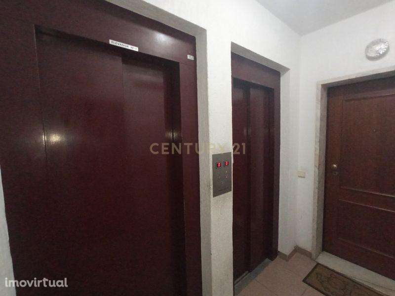 Apartamento T3 - IMÓVEL OCUPADO - Grande imagem: 2/10