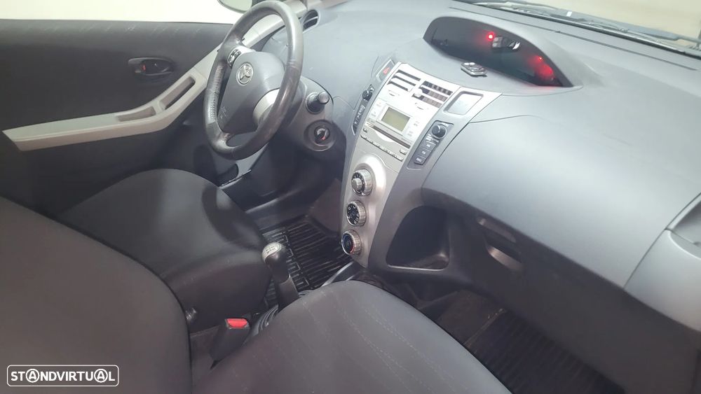 Toyota Yaris 1.0 VVT-i AC Manual - 3