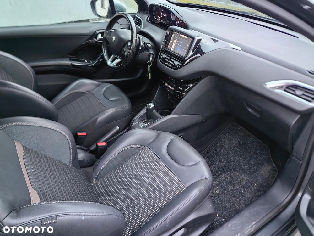 Peugeot 208 - 12