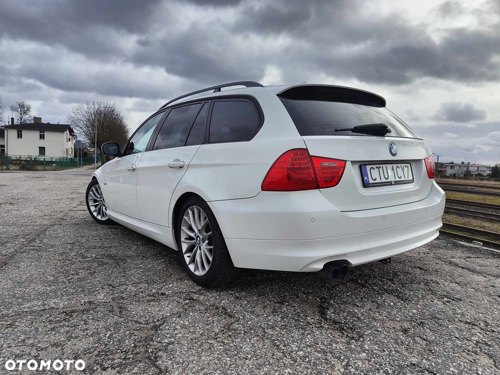 BMW Seria 3 320i - 11