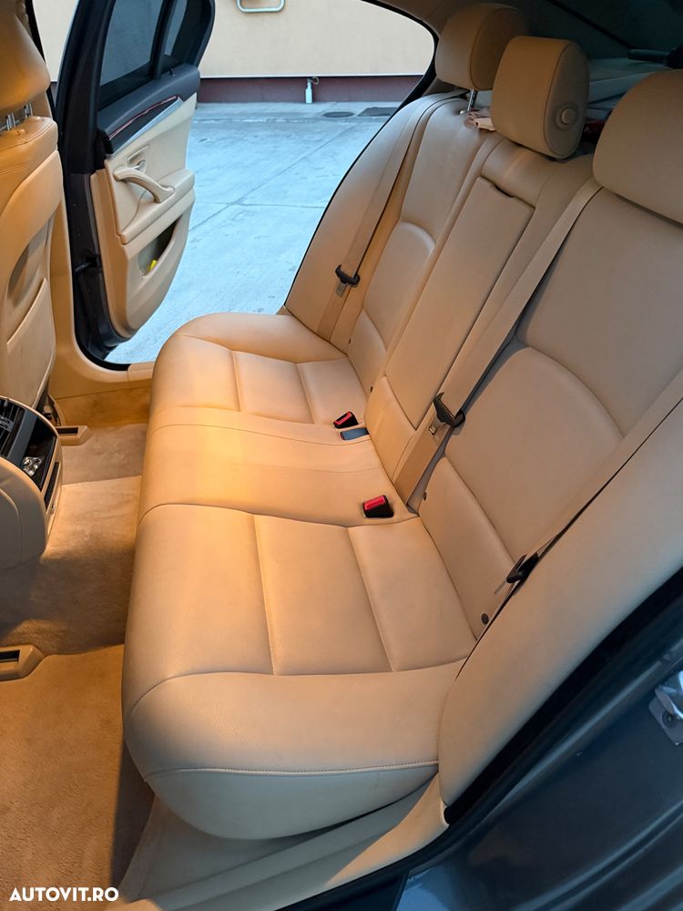 BMW Seria 5 518d Aut. - 30