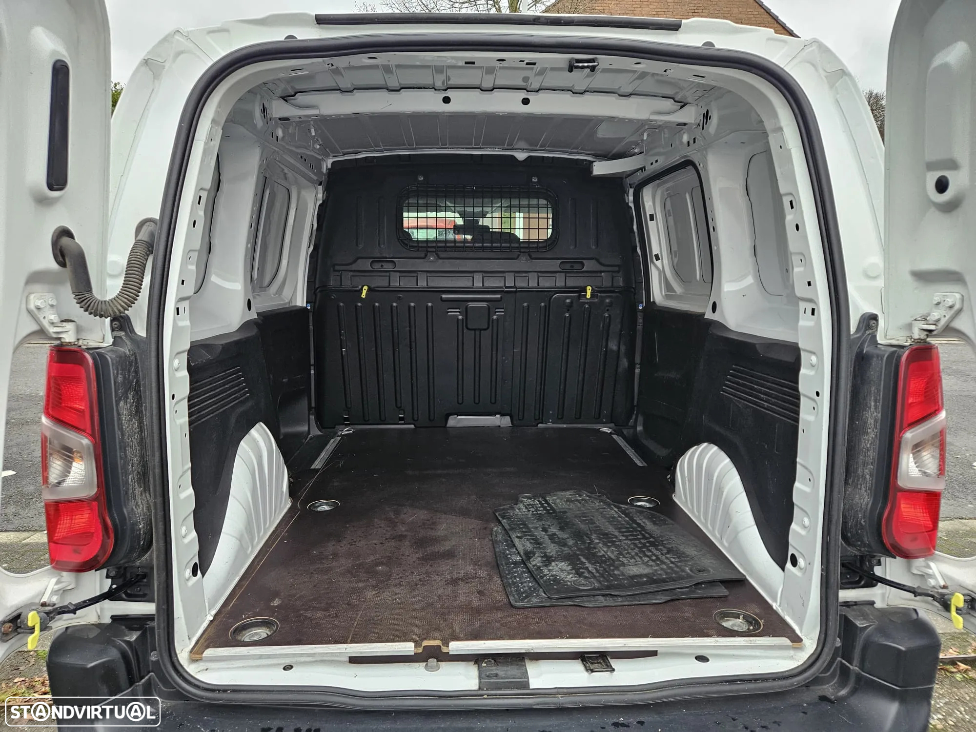 Citroën Berlingo  1.5Hdi  Standart Pro 3Lug  AC TEL CC - 9