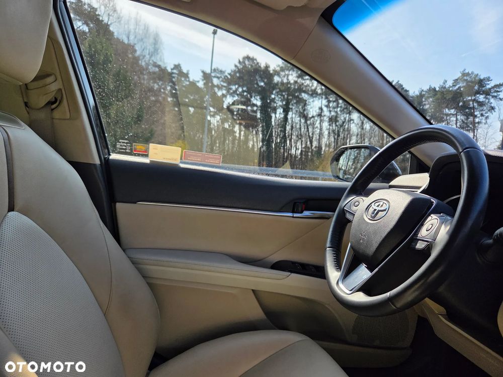 Toyota Camry 2.5 Hybrid Executive CVT - 17