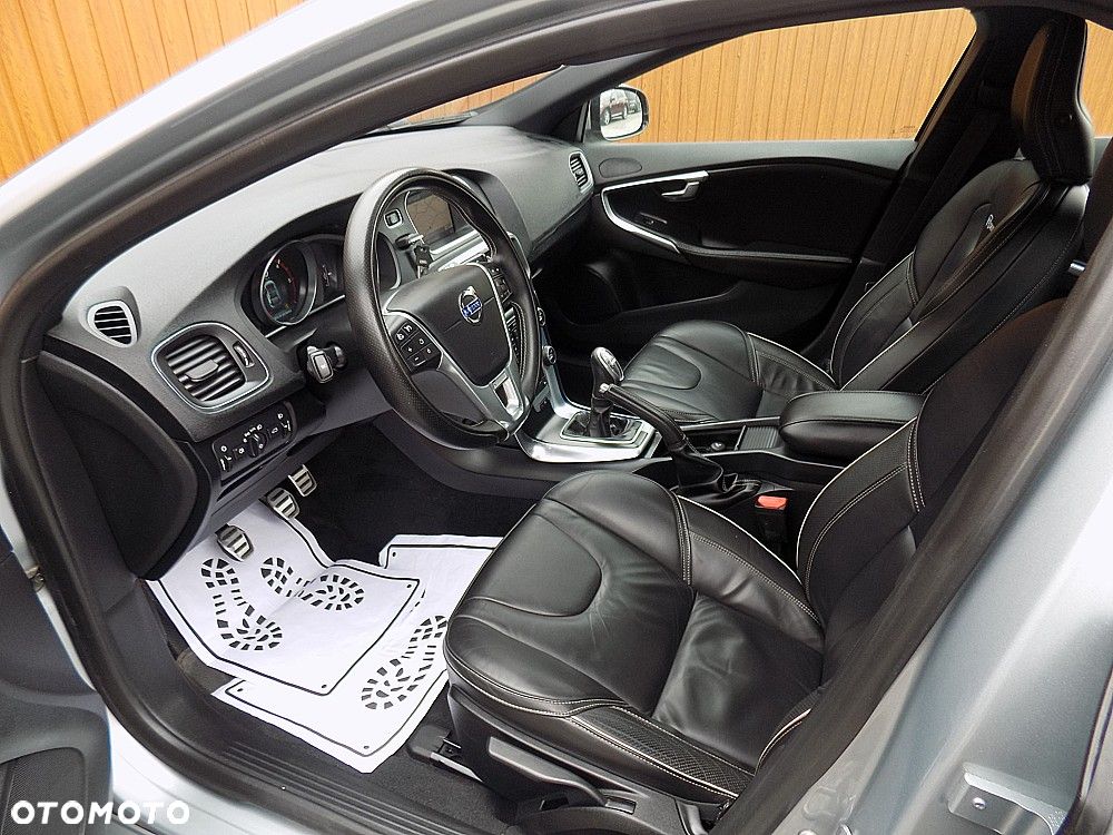Volvo V40 D3 Drive-E R-Design Momentum - 5
