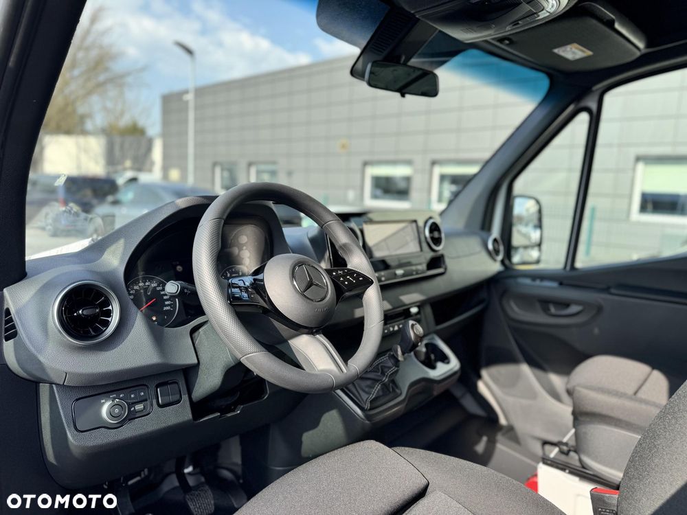 Mercedes-Benz Sprinter - 10