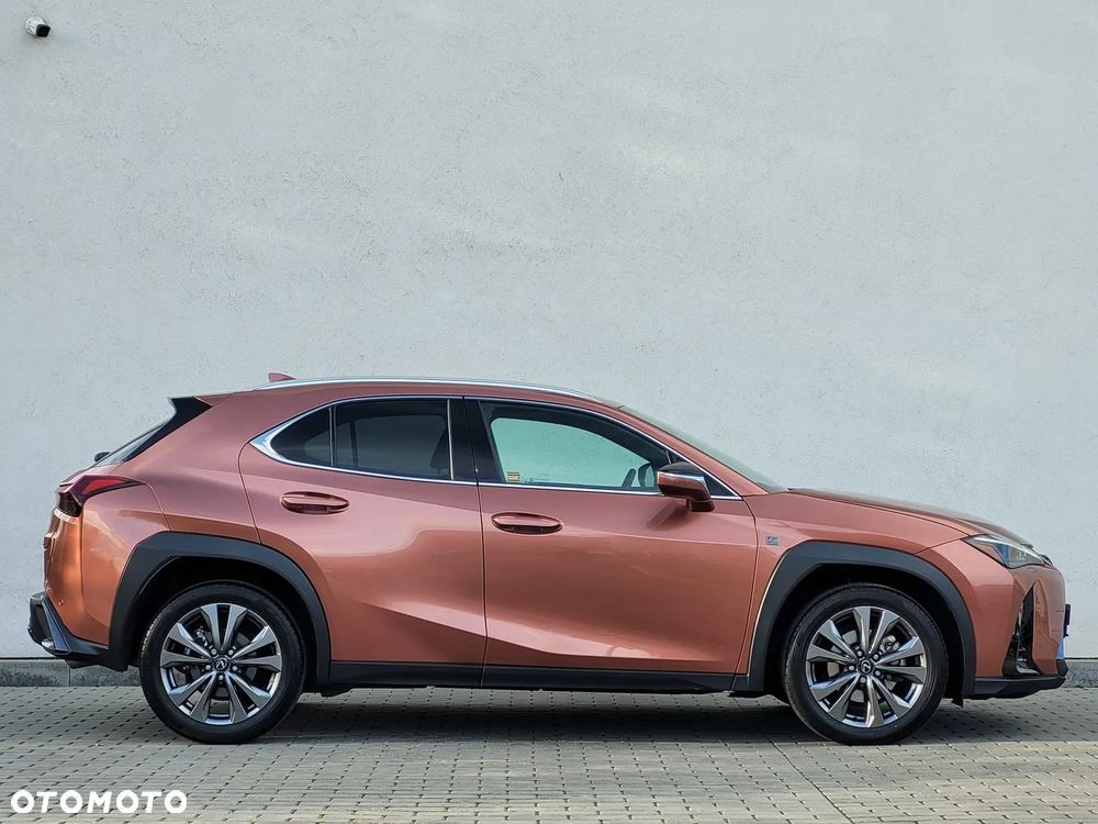 Lexus UX 300h F Sport Design - 12