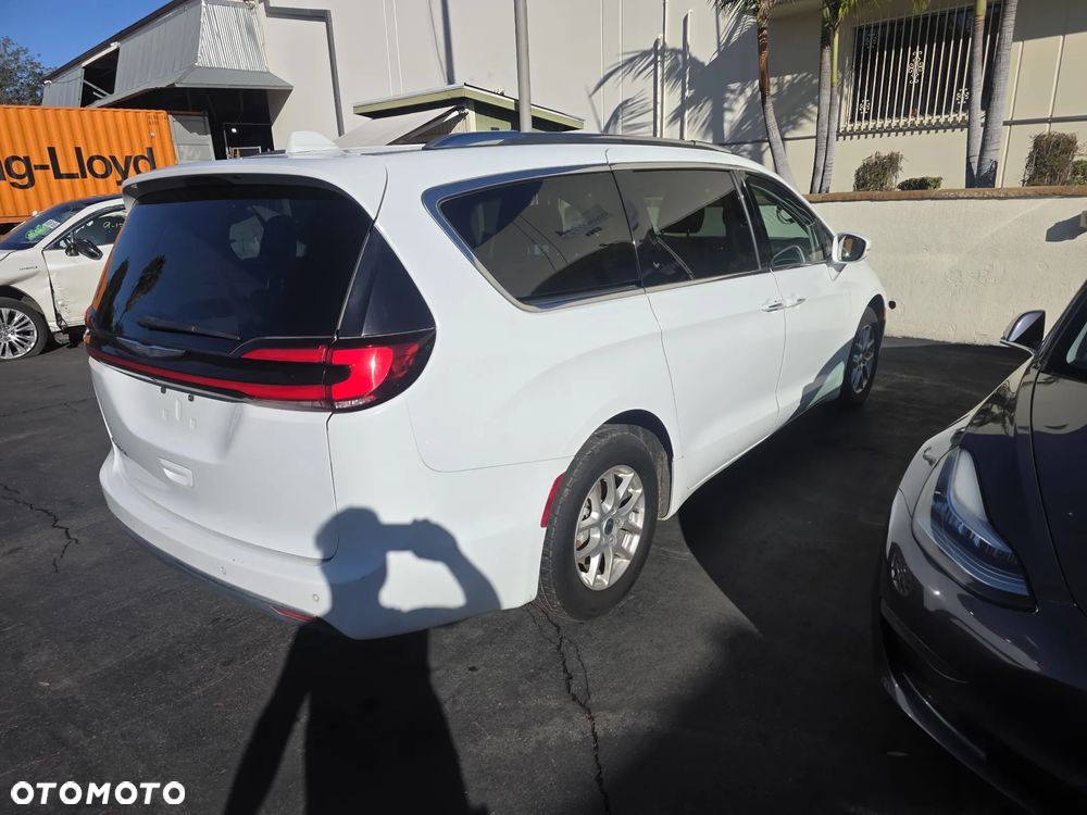 Chrysler Pacifica - 5