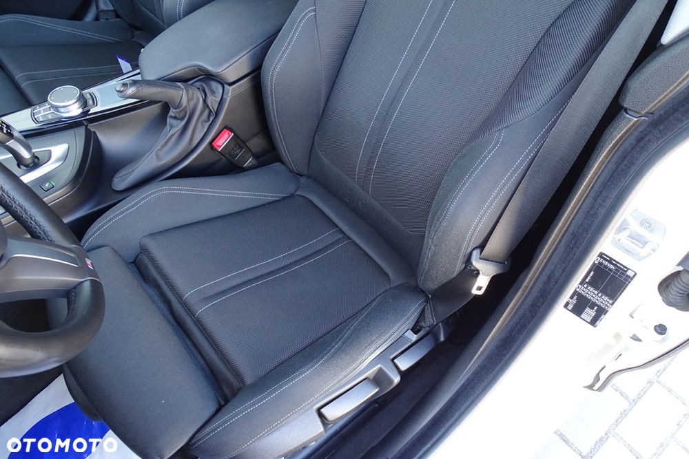 BMW 3GT 320i GPF Sport Line sport - 22