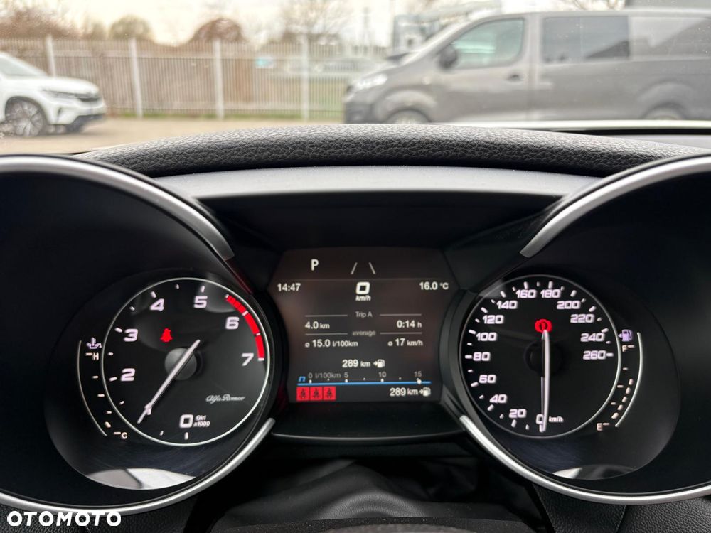 Alfa Romeo Giulia 2.0 Turbo - 11