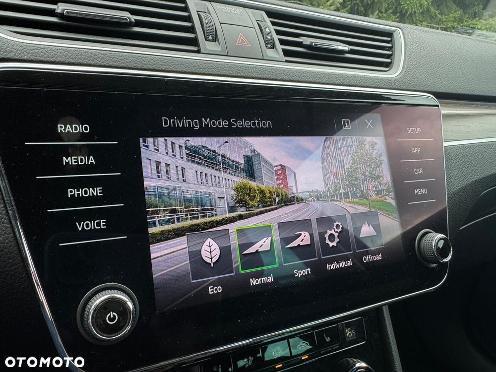 Skoda Superb 2.0 TDI SCR 4x4 Scout DSG - 14