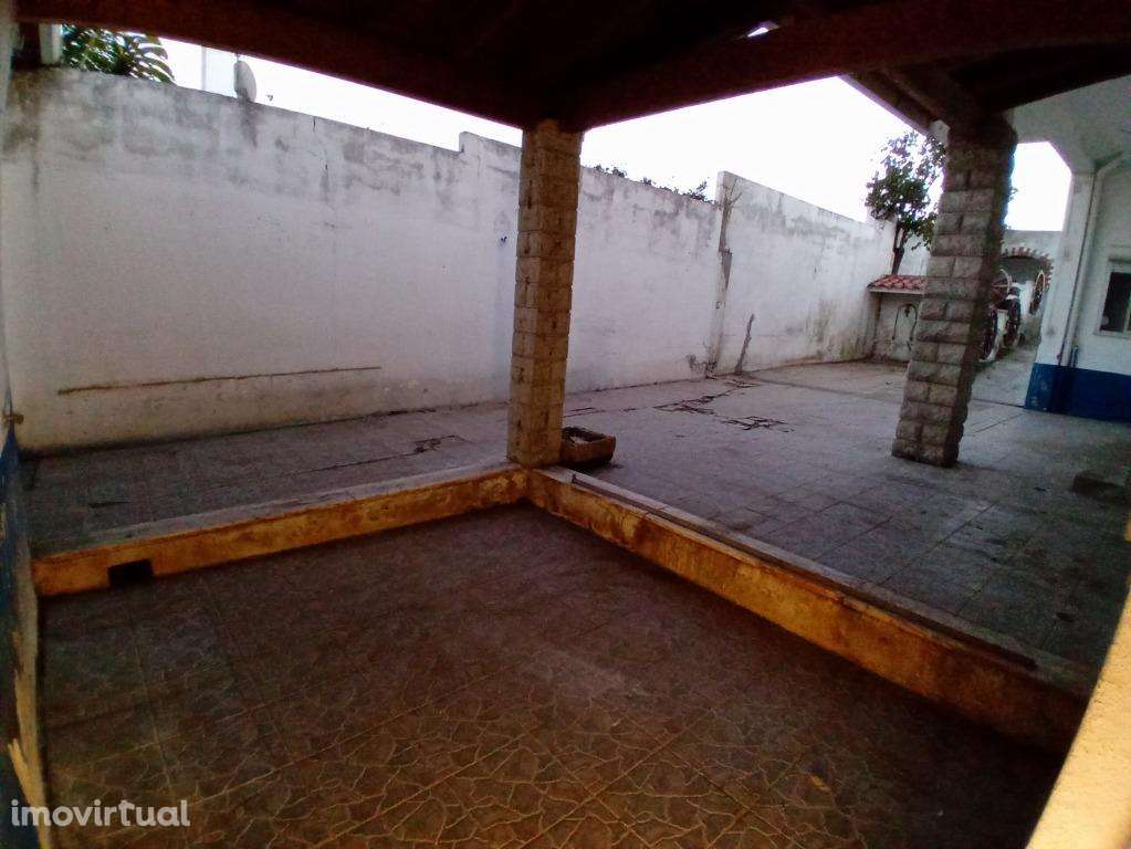 Duas Moradias em Prédio Urbano | Riachos – Golegã - Grande imagem: 2/5
