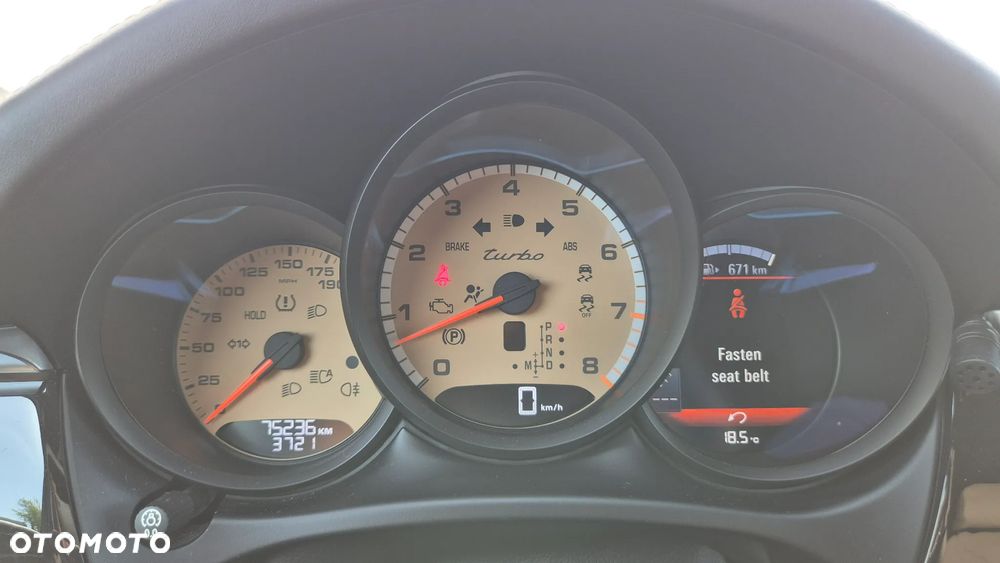 Porsche Macan Turbo PDK - 33