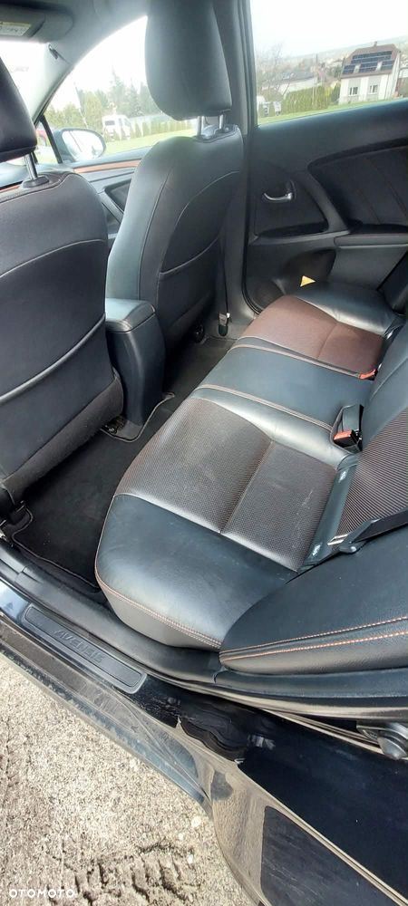 Toyota Avensis 2.0 D-4D Premium - 11