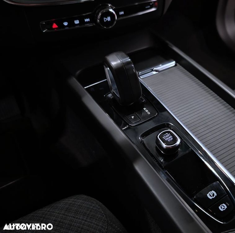 Volvo XC 60 B4 MHEV Momentum Pro - 13
