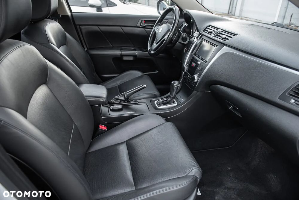 Suzuki Kizashi 2.4 4x4 CVT Sport - 29