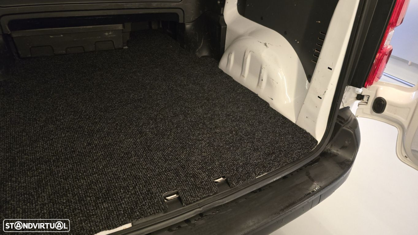 Peugeot Expert 2.0 BlueHDi L2H1 Semi-Vidrado - 19