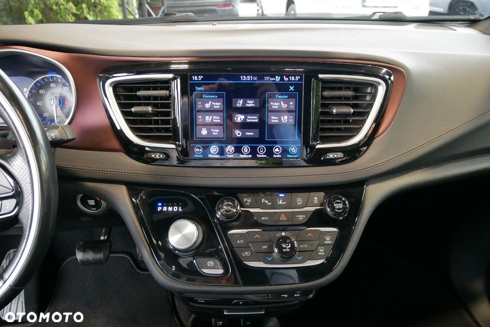 Chrysler Pacifica - 26