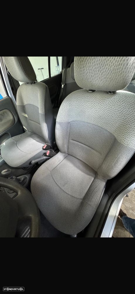 Renault Clio 1.2 16V Confort - 4