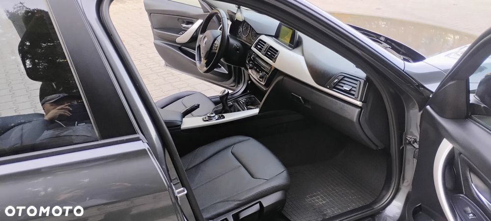 BMW Seria 3 318d Sport Line - 10