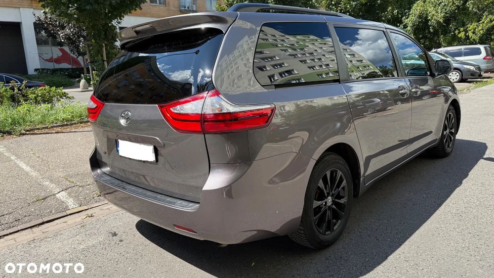 Toyota Sienna 3.5 V6 - 7