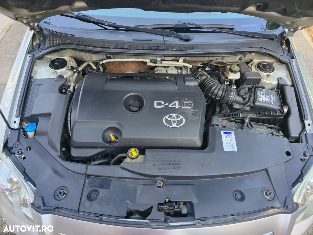Toyota Avensis 2.0 D-4D Station Executive - 12