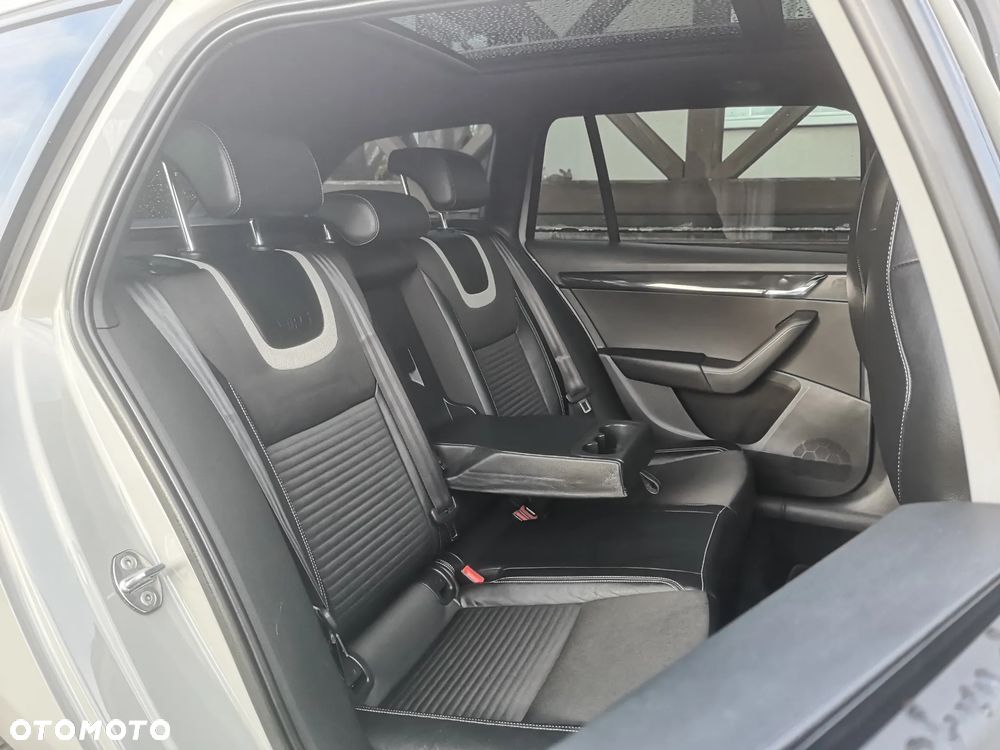 Skoda Octavia 2.0 TDI DSG RS - 13