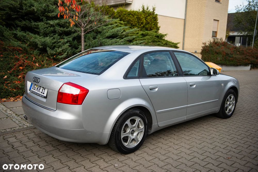 Audi A4 Limousine - 4