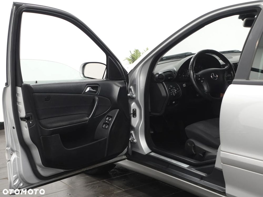 Mercedes-Benz Klasa C 220 CDI Classic - 16