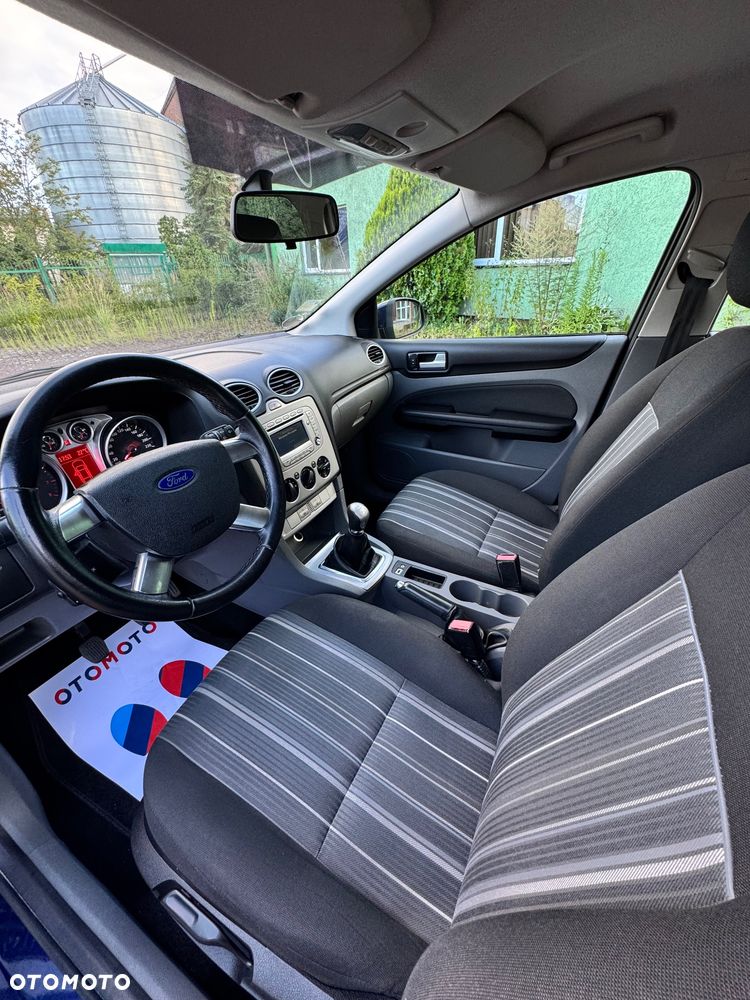 Ford Focus 1.6 Trend + - 5