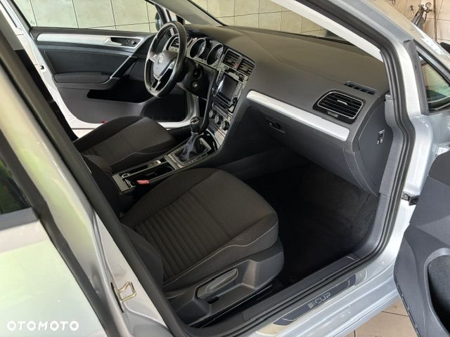 Volkswagen Golf - 27