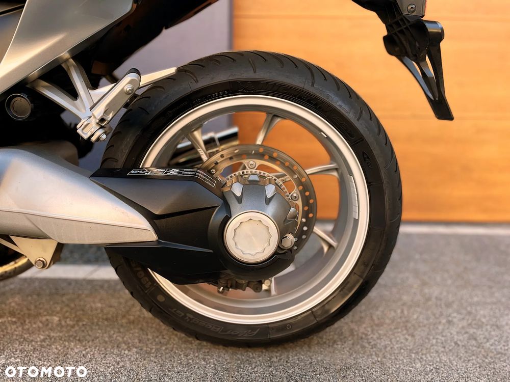 Honda VFR - 13
