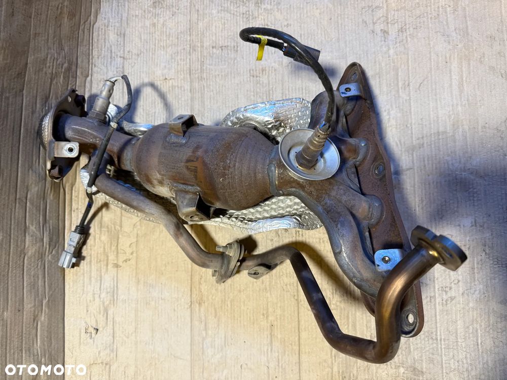 Kolektor wydechowy Katalizator DPF 1.5 hybryda Toyota Yaris III lift 2019 OE - 1