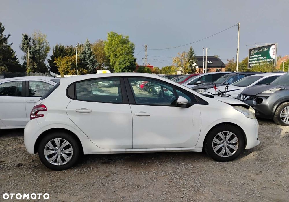 Peugeot 208 - 18