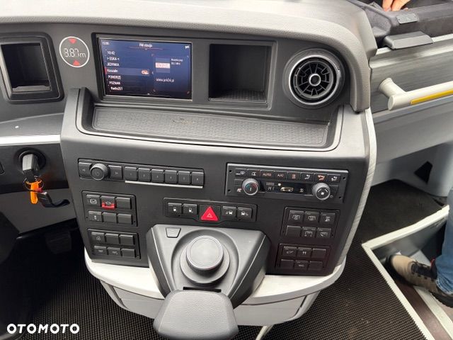 MAN LION`S COACH L R08 - 28