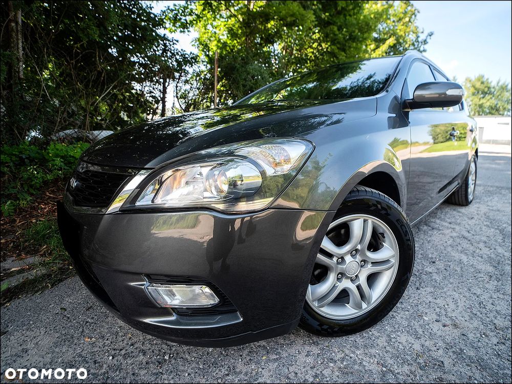 Kia Ceed - 11