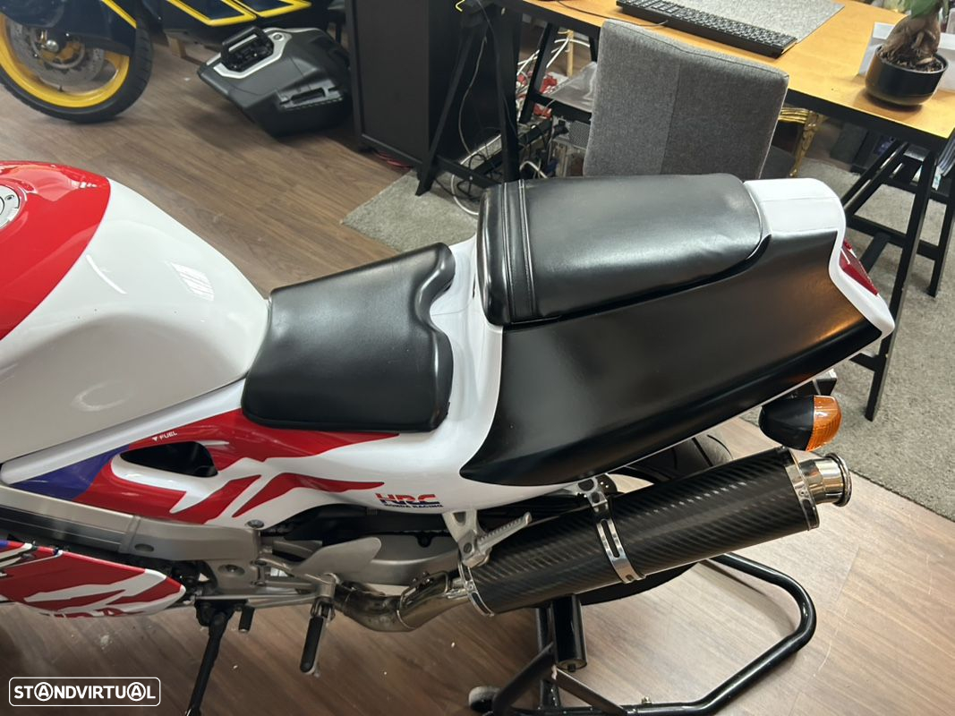 Honda RVF 400 - 11