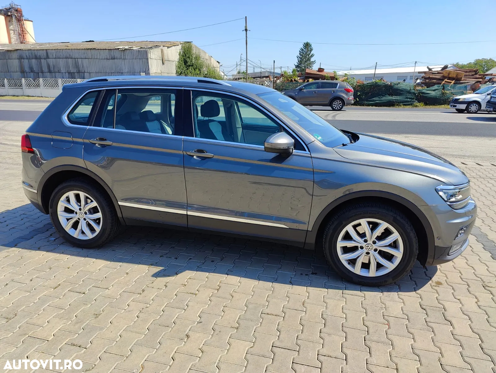 Volkswagen Tiguan 2.0 TDI 4Mot DSG Comfortline - 22