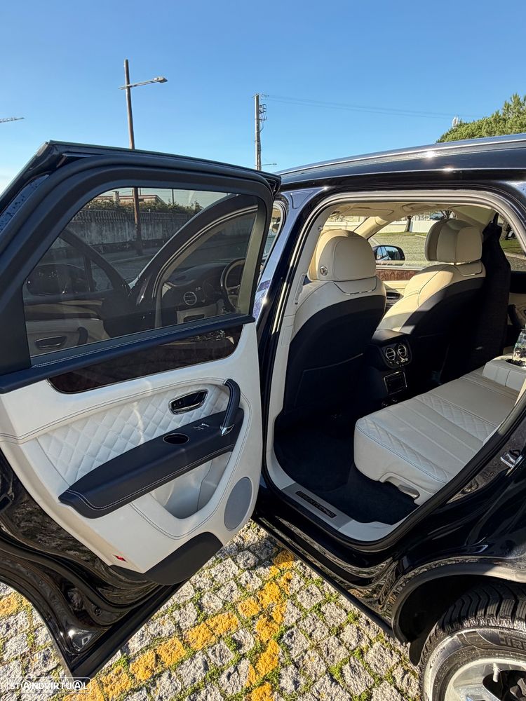 Bentley Bentayga Azure - 10