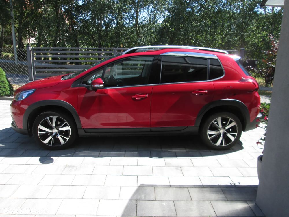 Peugeot 2008 1.2 Pure Tech Allure S&S - 10