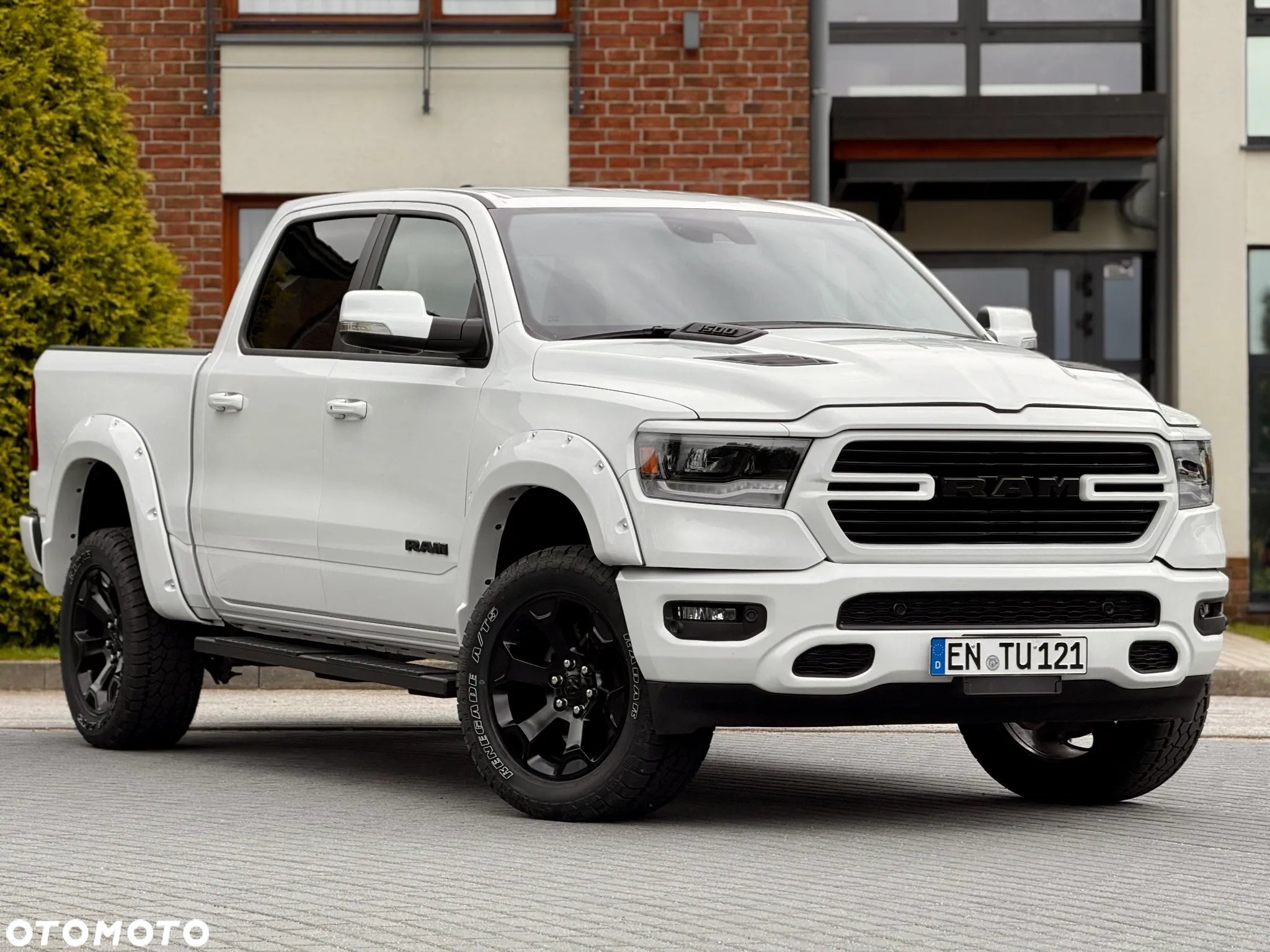 RAM 1500 Crew Cab Shortbed Laramie - 10
