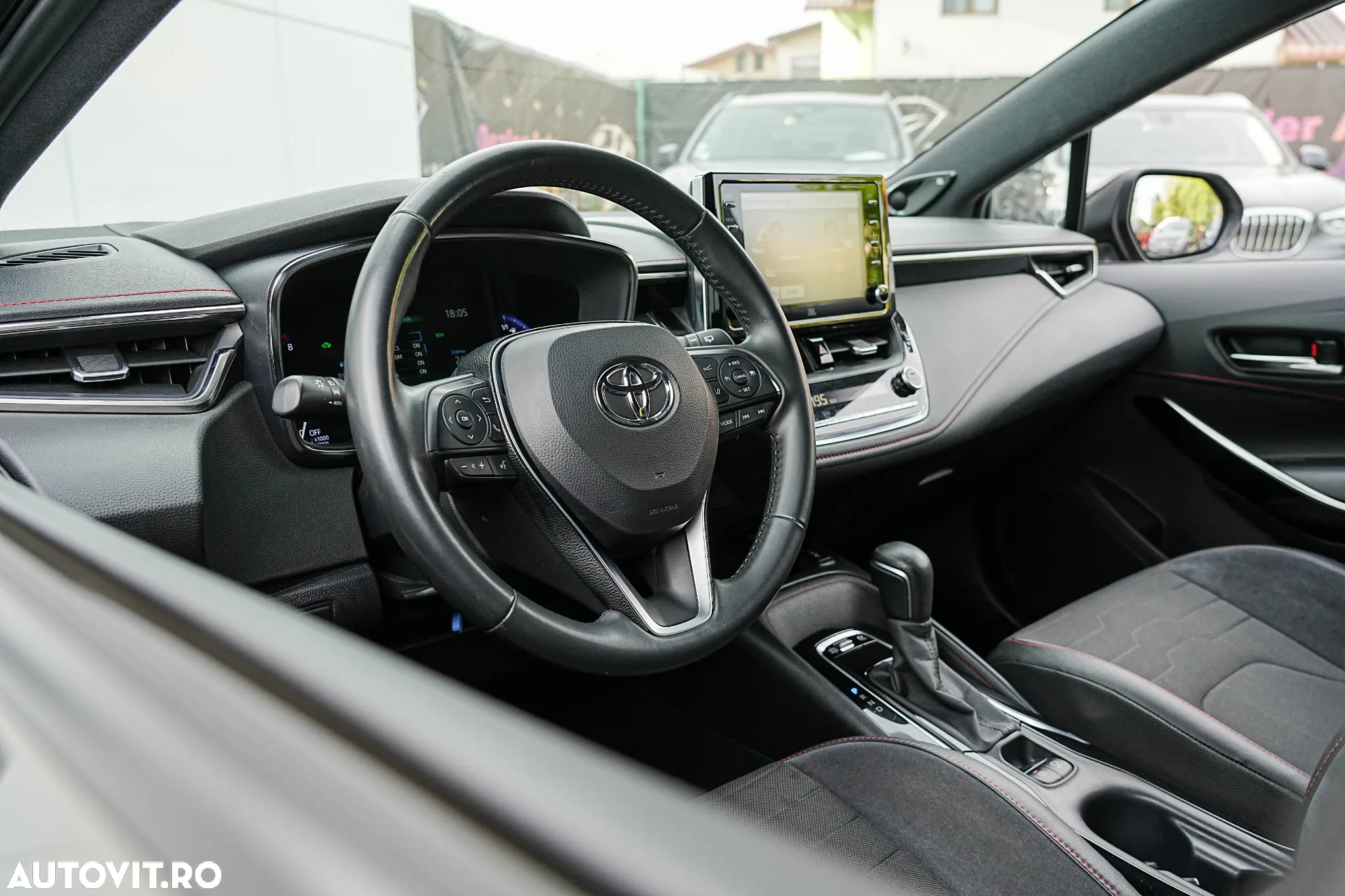 Toyota Corolla 2.0 HSD Exclusive Plus GR Sport Bi-Tone - 25