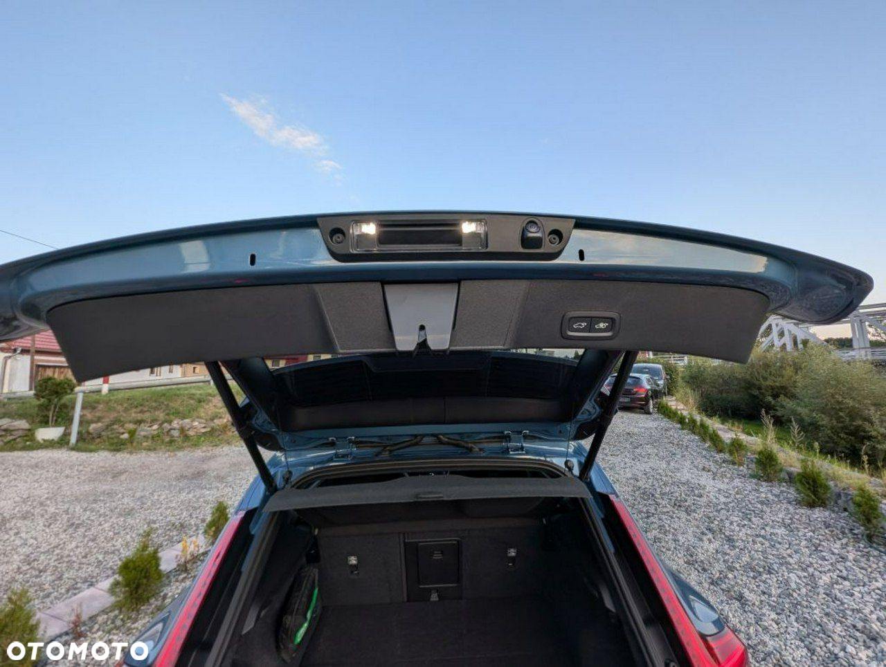 Volvo XC 40 B3 Plus Dark - 11