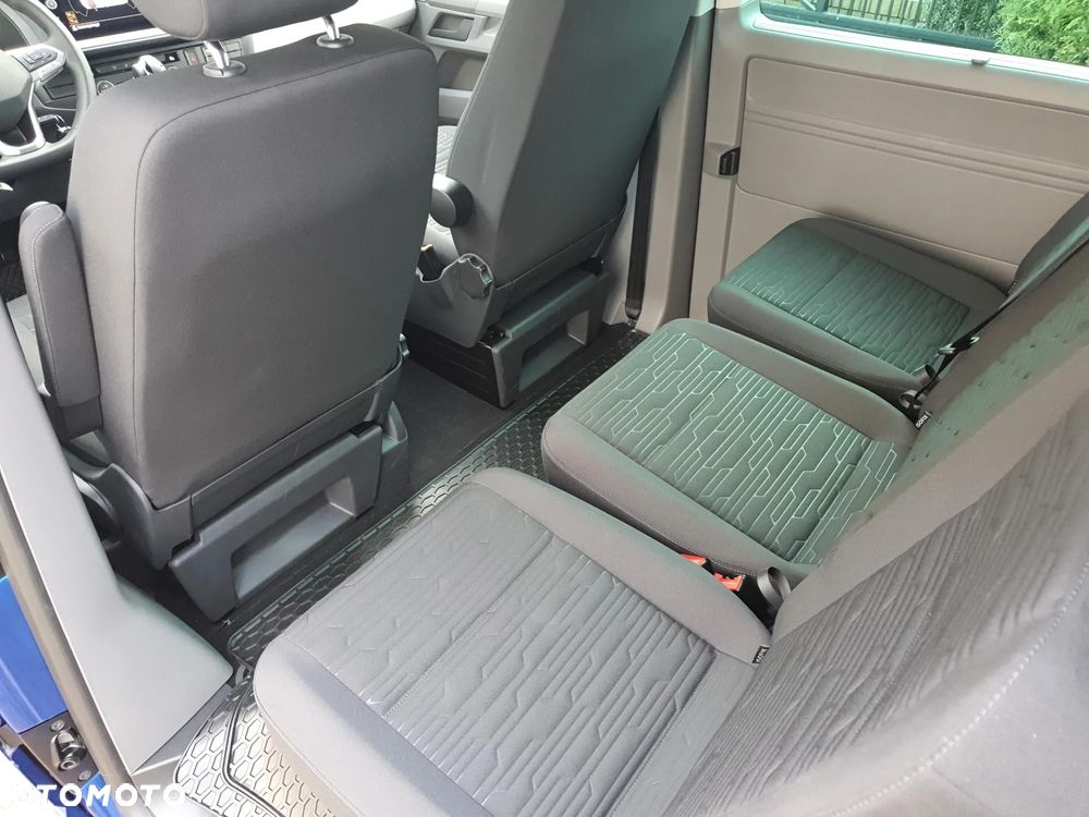 Volkswagen Caravelle - 11