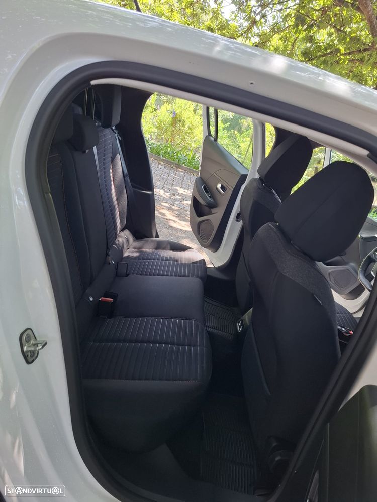 Peugeot e-208 - 11
