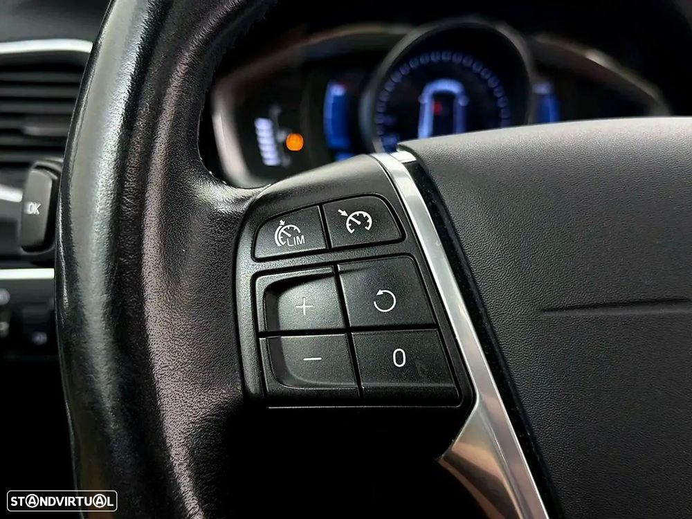 Volvo V60 2.4 D6 R-Design Sum.AWD Phev - 6